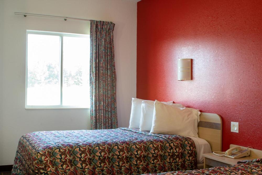 Morgantown Inn & Suites